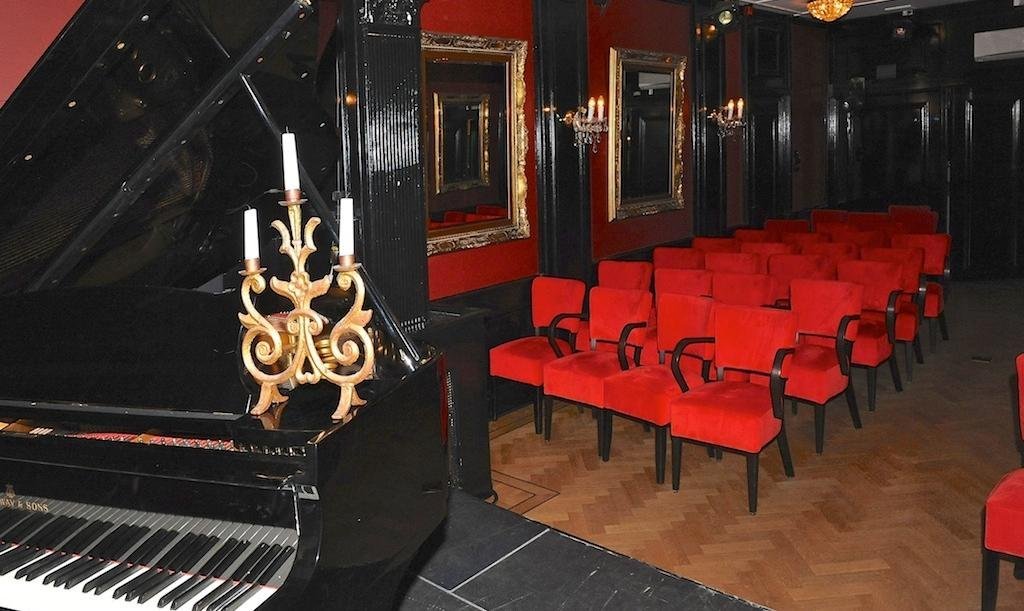 Vleugel kandelaar theater